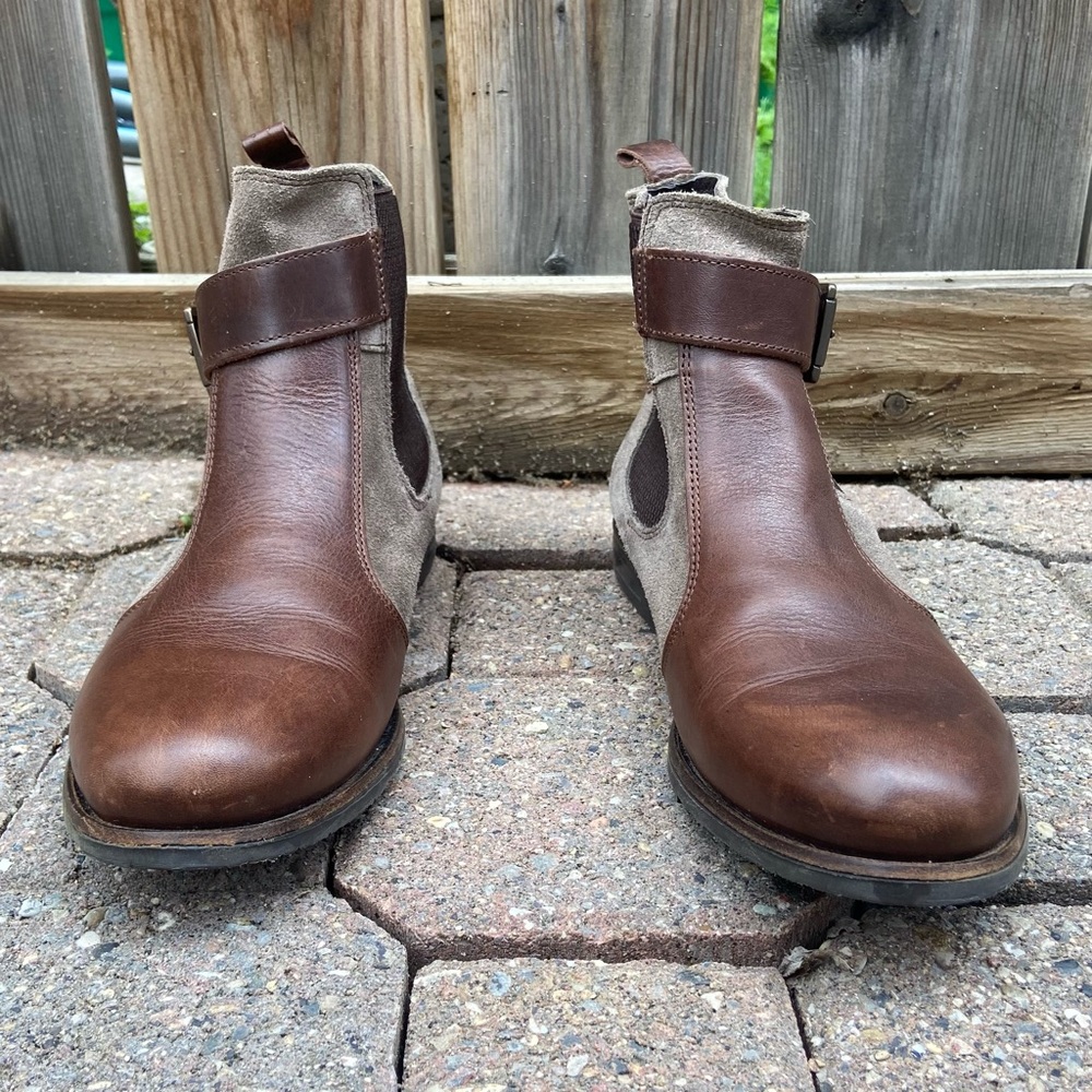 Mark Adam New York women Chelsea leather suede ankle boots. Size 39. US 6. Used